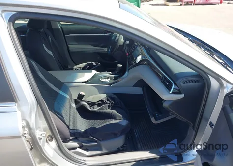 2018 Toyota Camry Le из США, поврежденный, VIN 4T1B11HK9JU085167